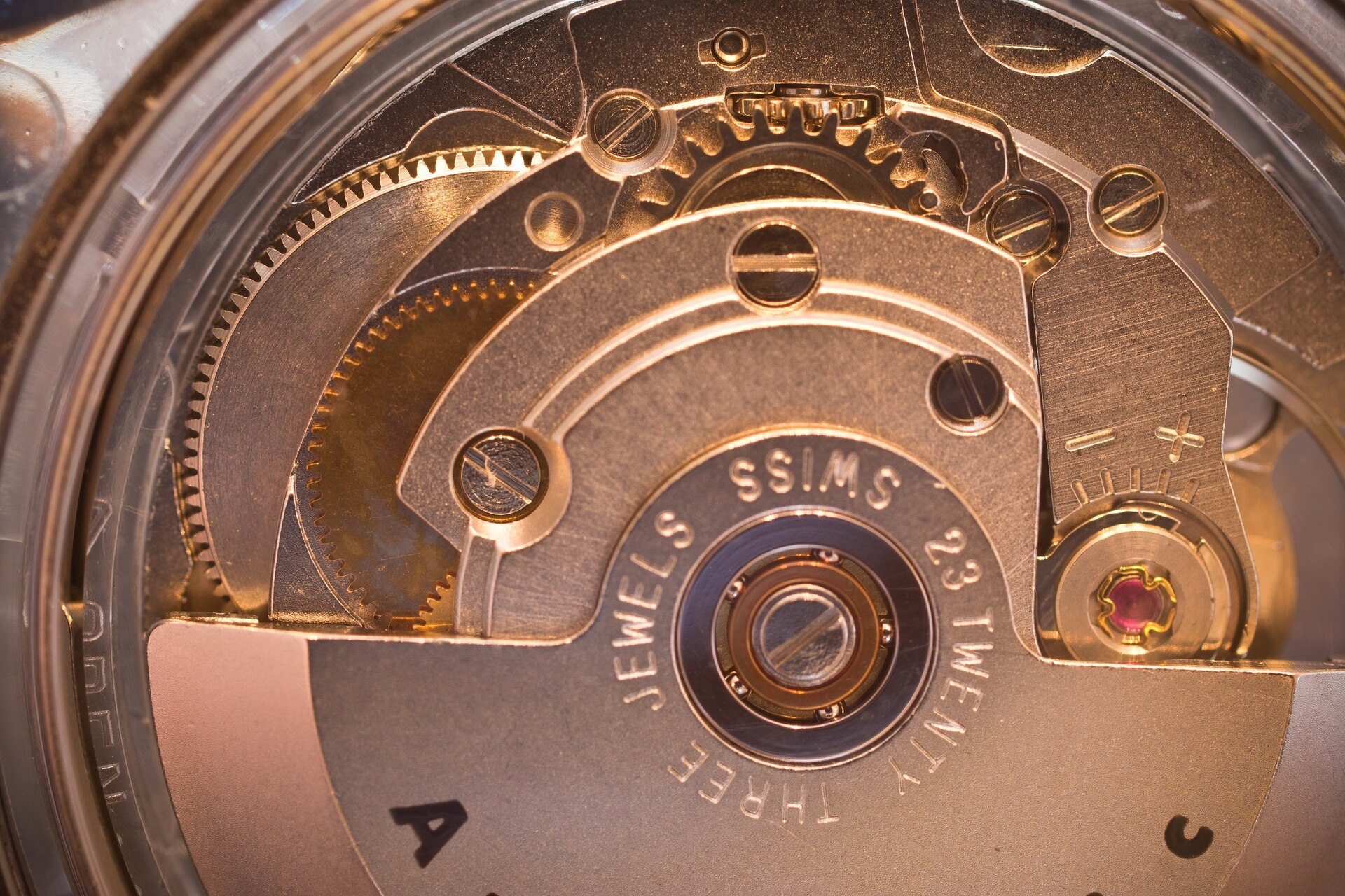 Механизмы на английском. Часовой механизм наручных часов. Отделка часовых механизмов. Книги 1800. Колесо в часах.