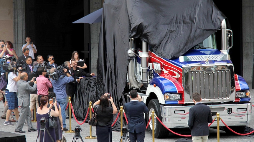 Malaysia's Sultan of Johor unveils the Mack Super-Liner he bought.