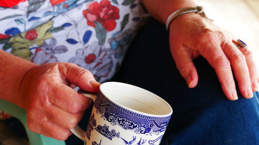 hands holding a tea cup