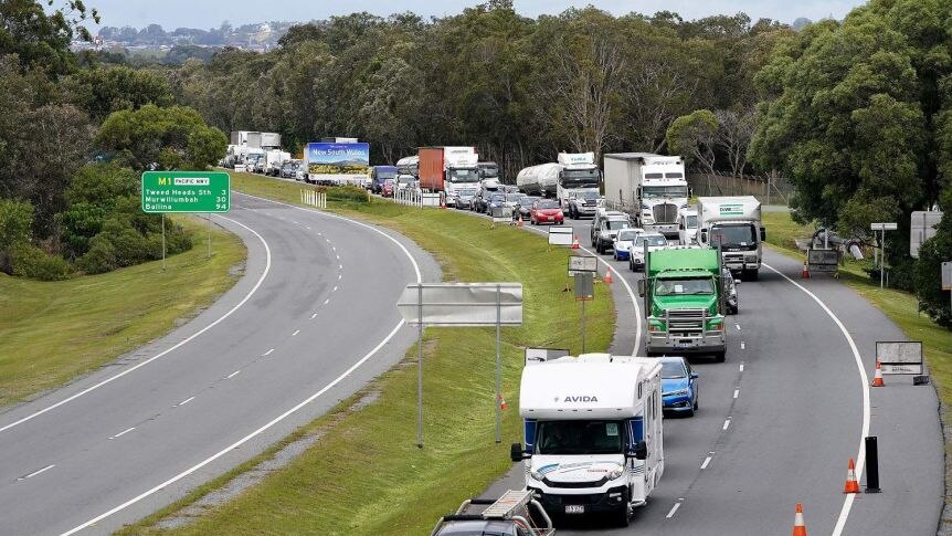 Traffic held up at the NSW-Queensland border