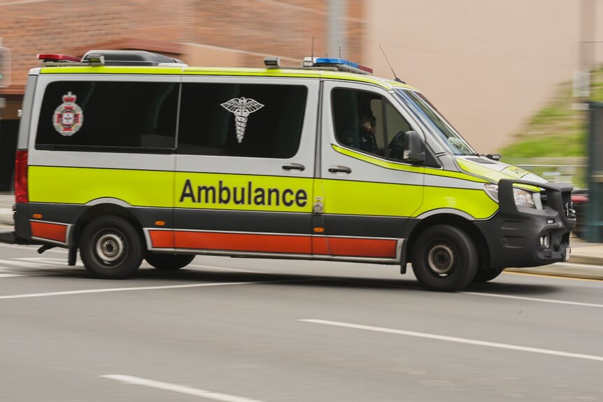 Qld ambulance vehicle drives down a road in South Brisbane.