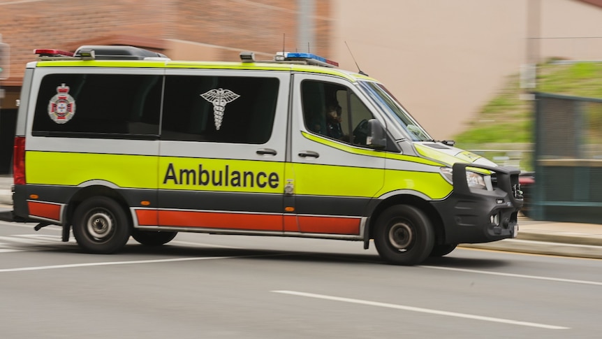 Qld ambulance vehicle drives down a road in South Brisbane.