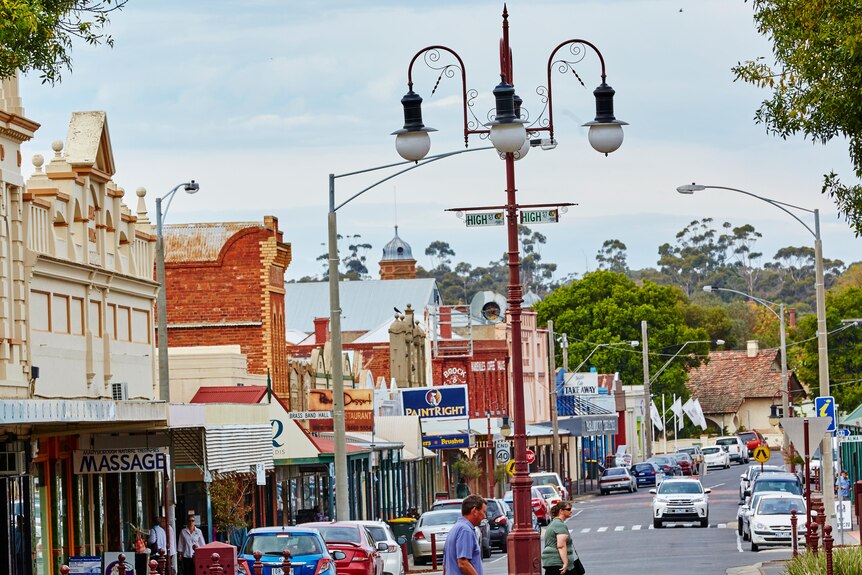 Central Victorian town Maryborough vying for spot on tourists' antiques  itineraries - ABC News