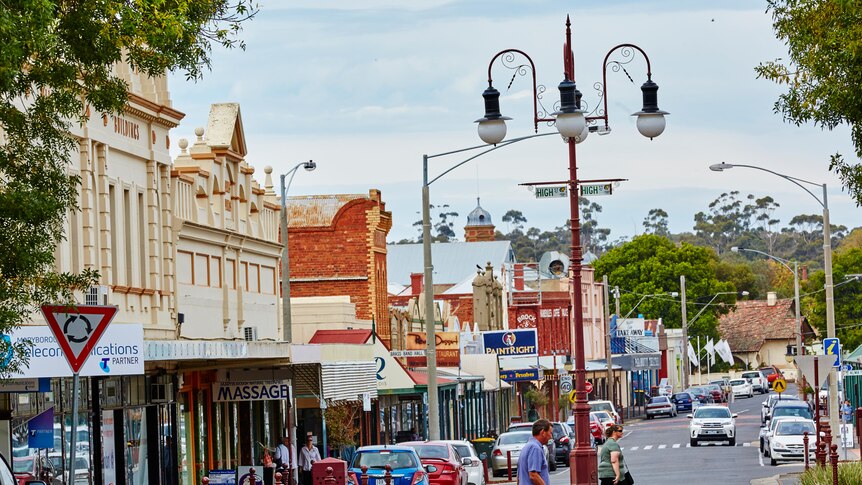 Central Victorian town Maryborough vying for spot on tourists' antiques  itineraries - ABC News
