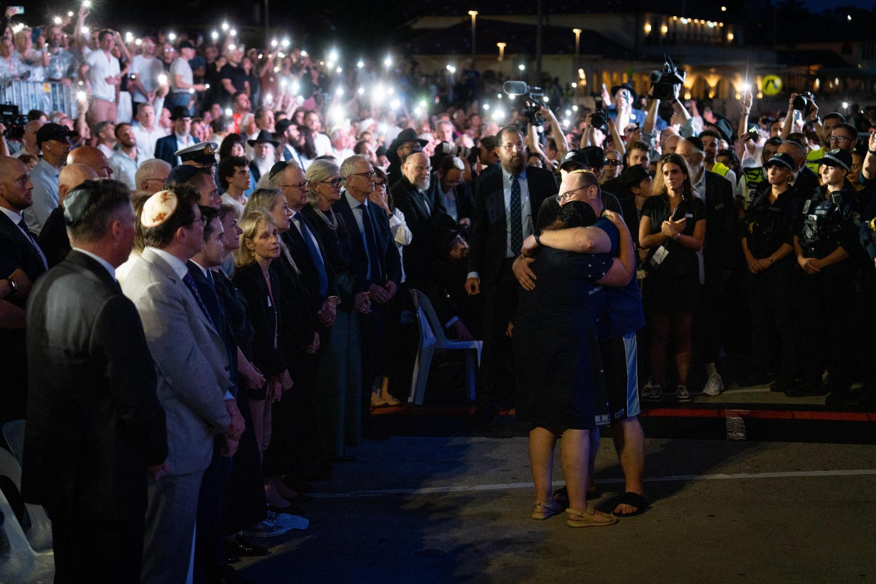 Família de Matilda dançando o Dia Nacional de Reflexão da Valsa Matilda