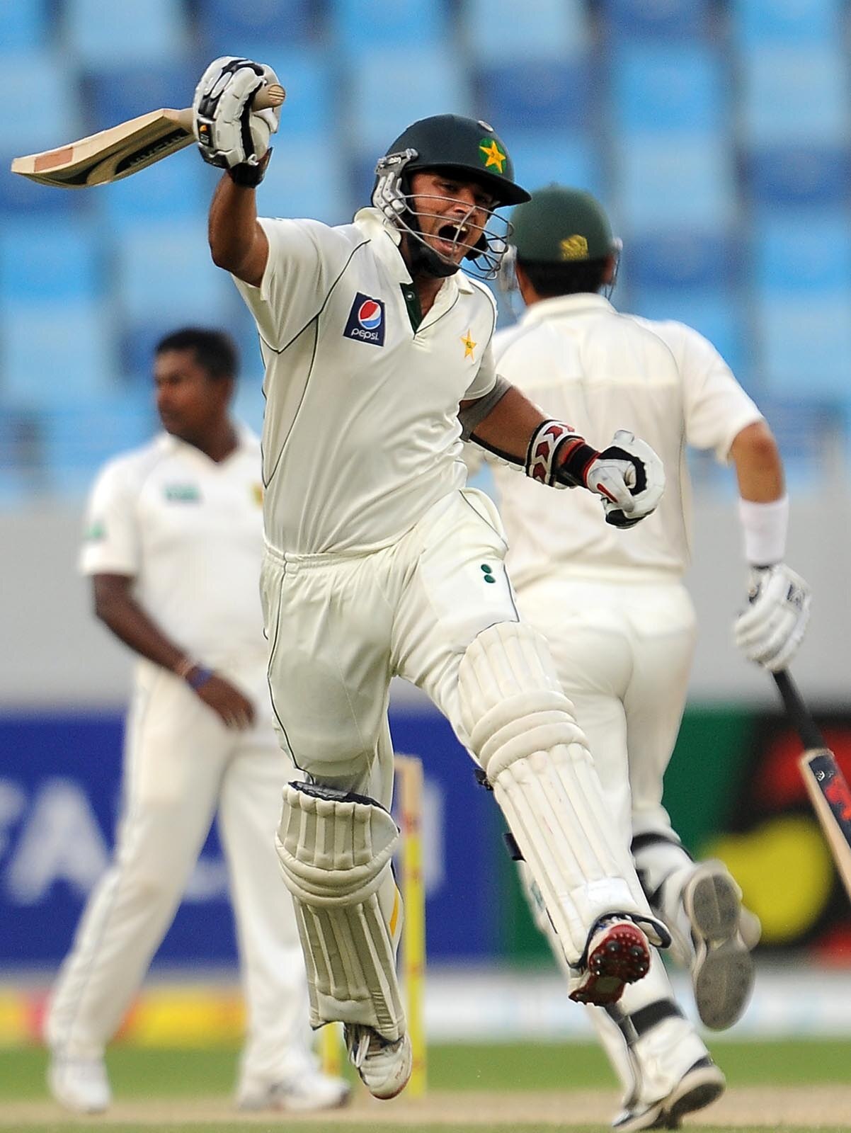 Azhar ton puts Pakistan ahead - ABC News