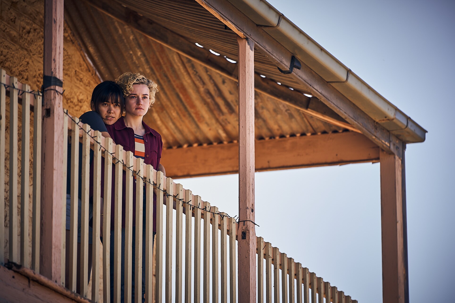Liv (Jessica Henwick) and Hanna (Julia Garner) in the Royal Hotel