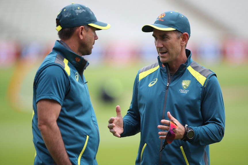 Australia Head Coach Justin Langer talks with former Australia cricket captain Ricky Ponting