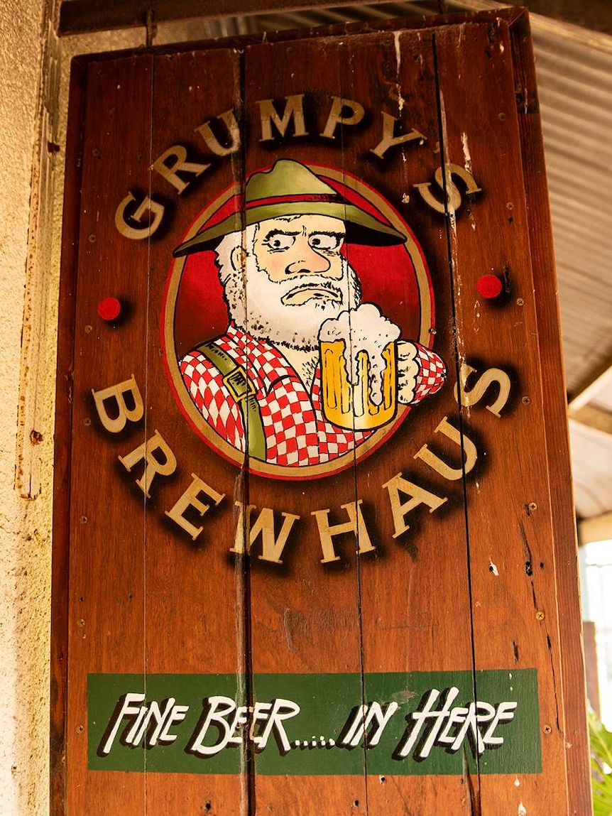 Grumpy's Brewhaus sign