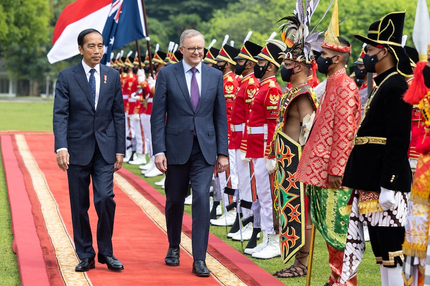 澳大利亚总理和印尼总统在欢迎仪式上