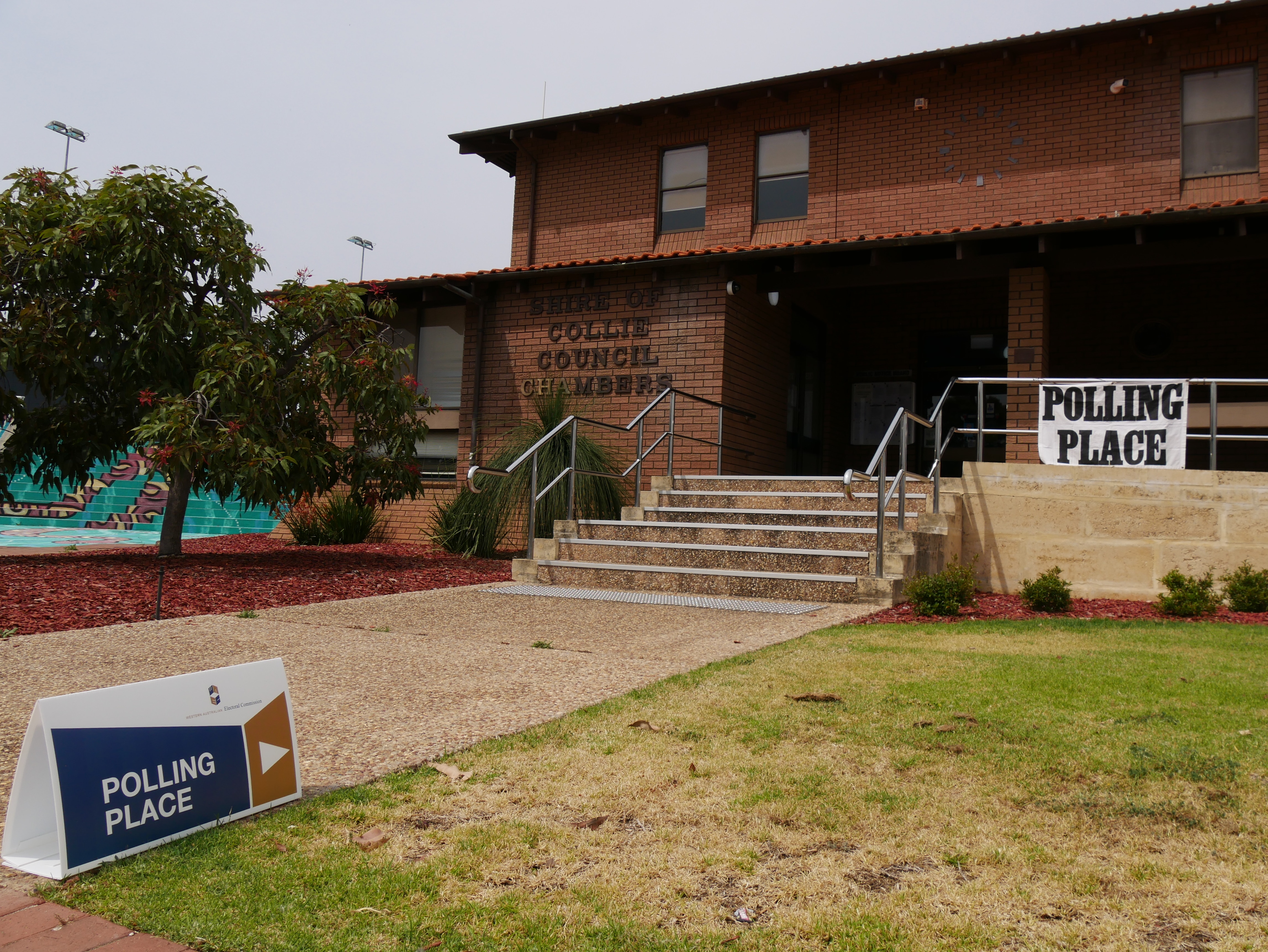 Pool plan sinks as residents raise costs concerns in Collie, voting ...