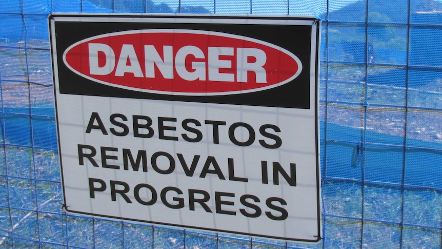 Warning sign about asbestos