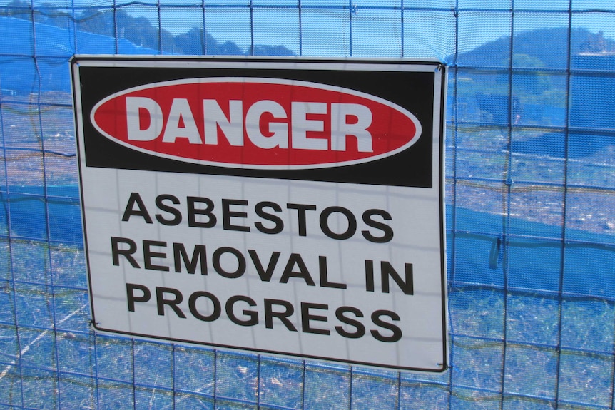 Warning sign about asbestos