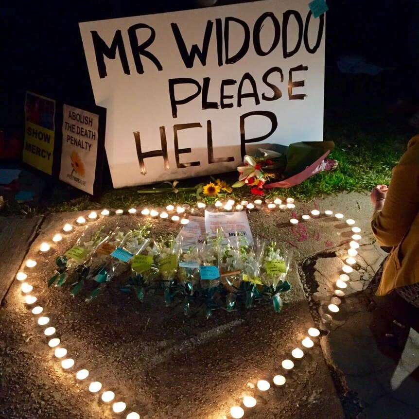 Candlelight vigil for Chan and Sukumaran at Indonesian Embassy in Canberra