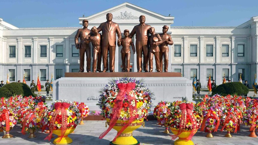 Statue of Kim Il-Sung and Kim Jong-Il in Pyongyang
