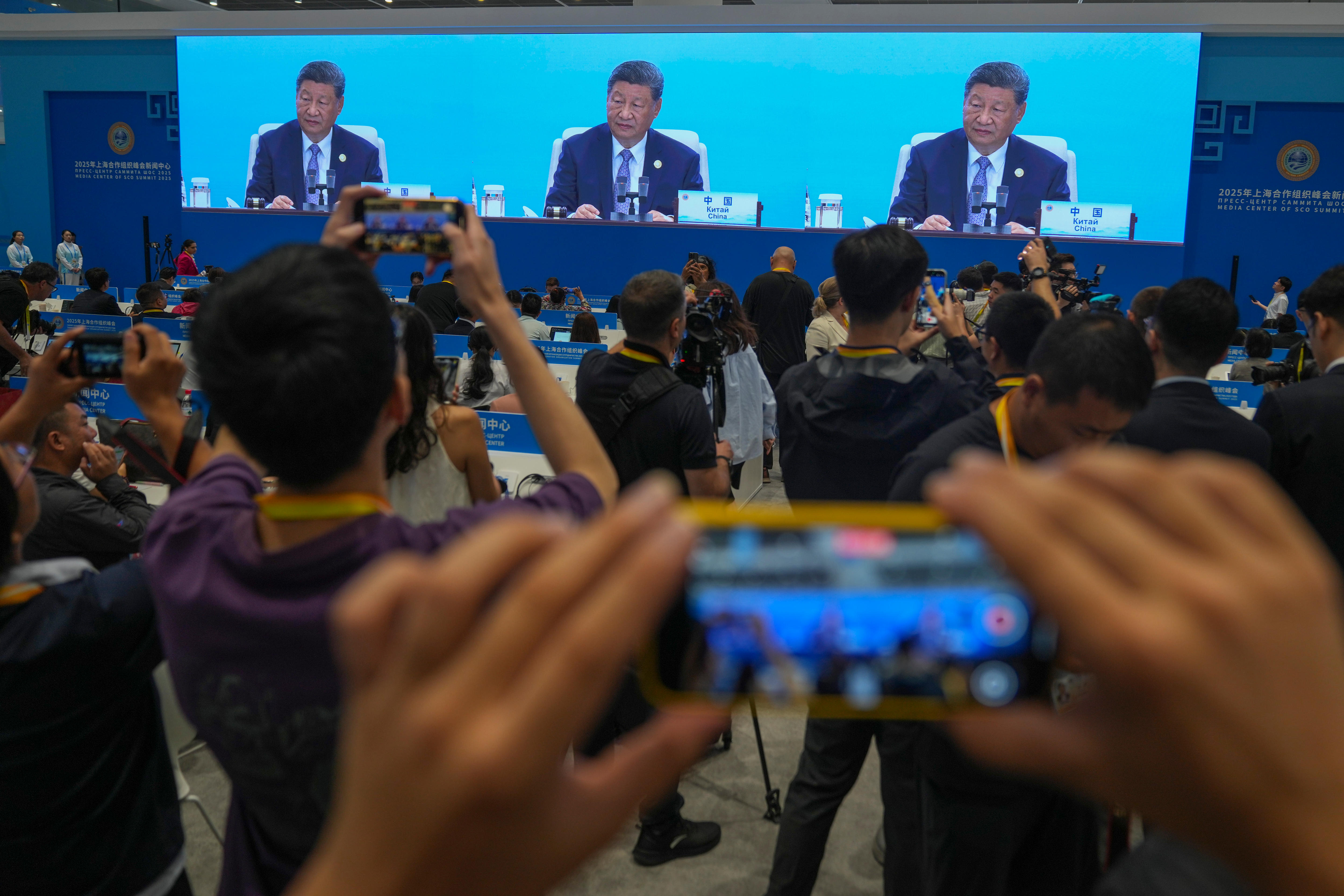 习近平在上合组织天津峰会上发言。