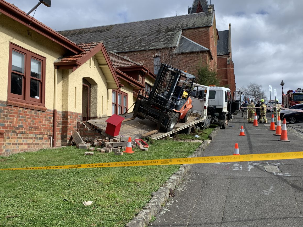 Ballarat Truck Crash Ends In Vehicle Hitting Uniting Church Building ...