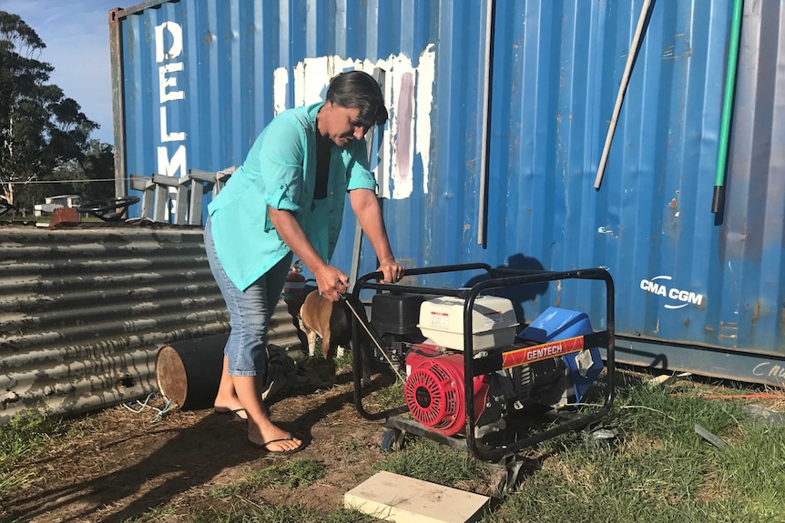 Leigh Janson using a generator