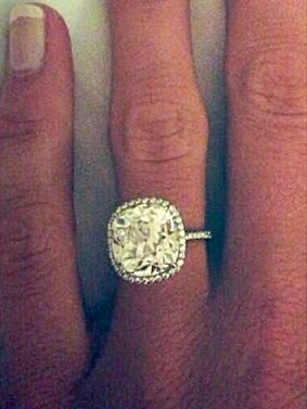 Photo of Caroline Wozniacki's engagement ring released on her Twitter account.