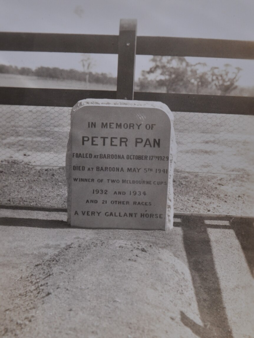 The grave of Peter Pan in 1941.