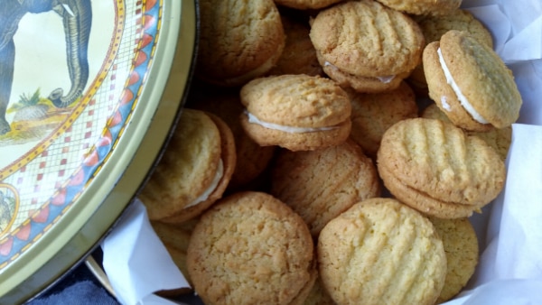 A bowl of cream filled biscuits
