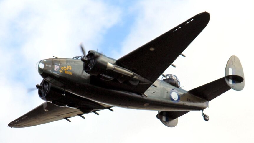 A Hudson bomber flies past Australian International Airshow.