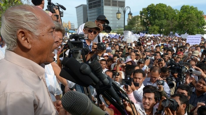 Chum Mey speaks to protesters in Cambodia