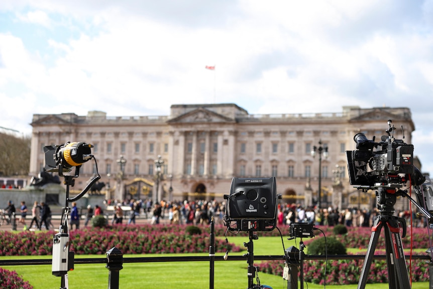 Cameras outside Buckingham Palace