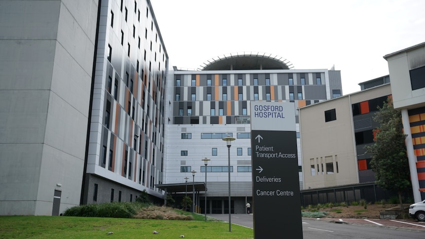 The front entrance of Gosford Hospital with a sign saying "Gosford Hospital"