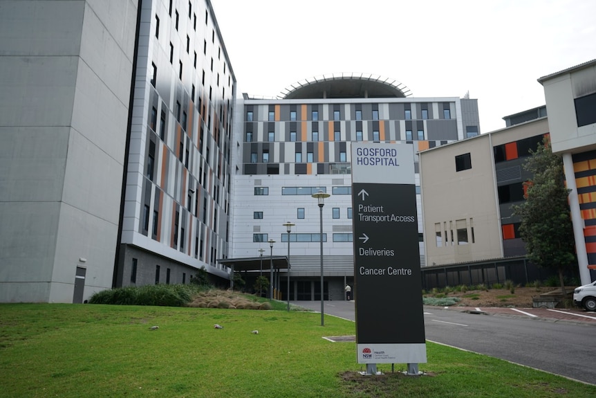 The front entrance of Gosford Hospital with a sign saying "Gosford Hospital"