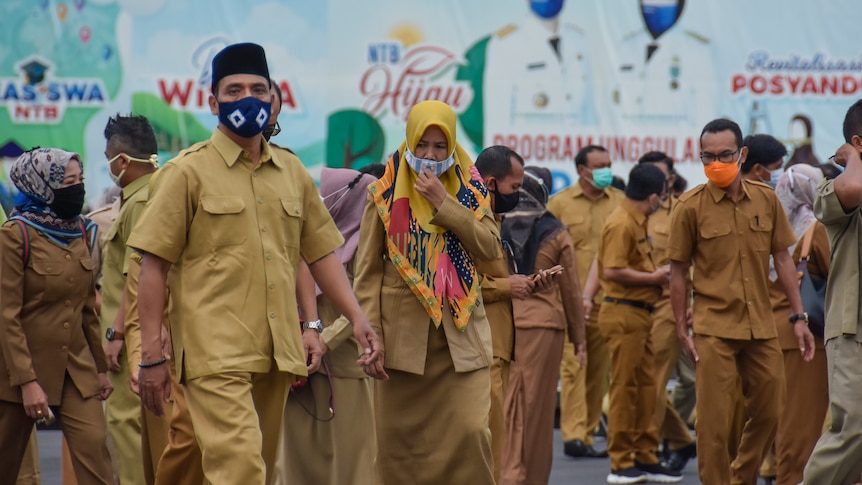 Indonesian public servants wearing masks