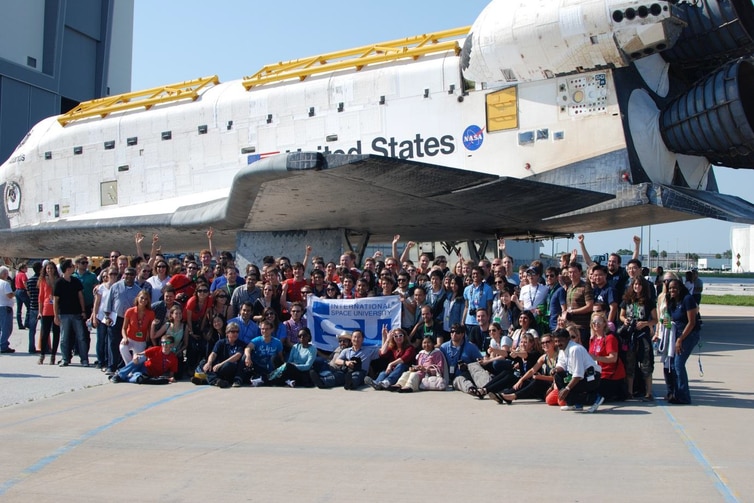 Studenti e docenti dell'International Space University nel 2012.