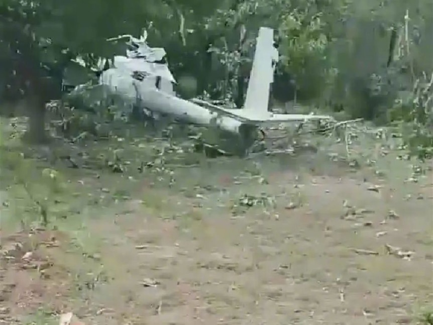 陕西西安白鹿仓景区一架白色直升机坠落。