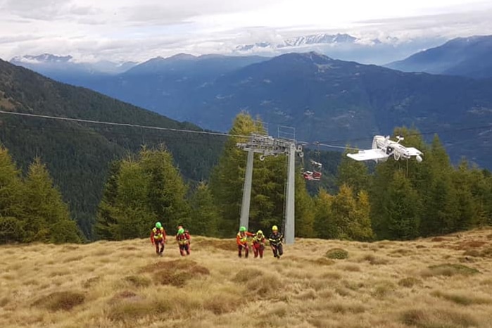 Rescue teams leave the wreckage in the cables