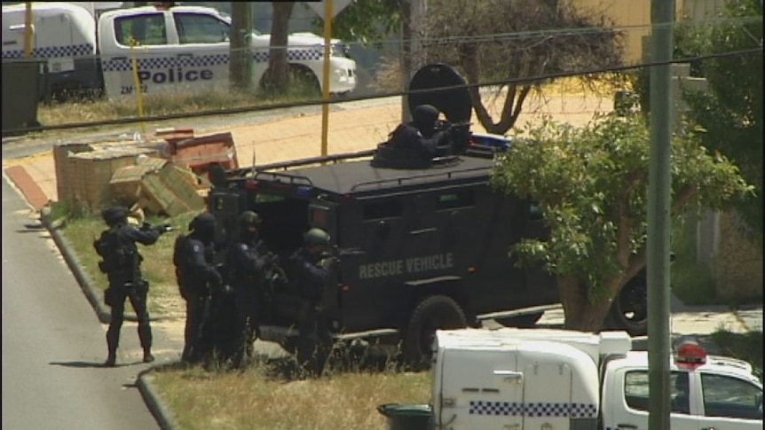 Man arrested after siege in Perth