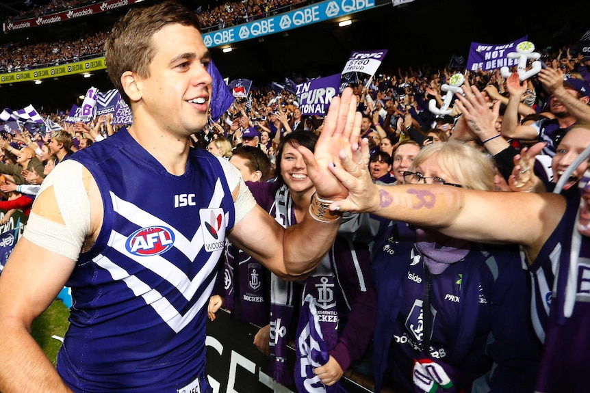 Fremantle's Stephen Hill acknowledges the crowd