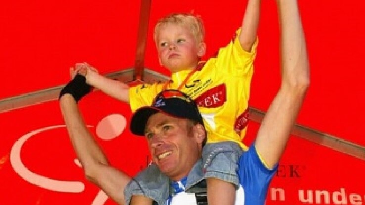 TDU winner in 2004 Patrick Jonker of UniSA team with his son on his shoulders