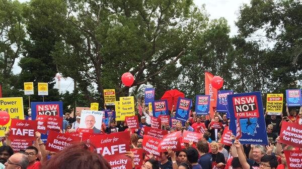 Crowd at ALP anti-privatisation rally in Burwood