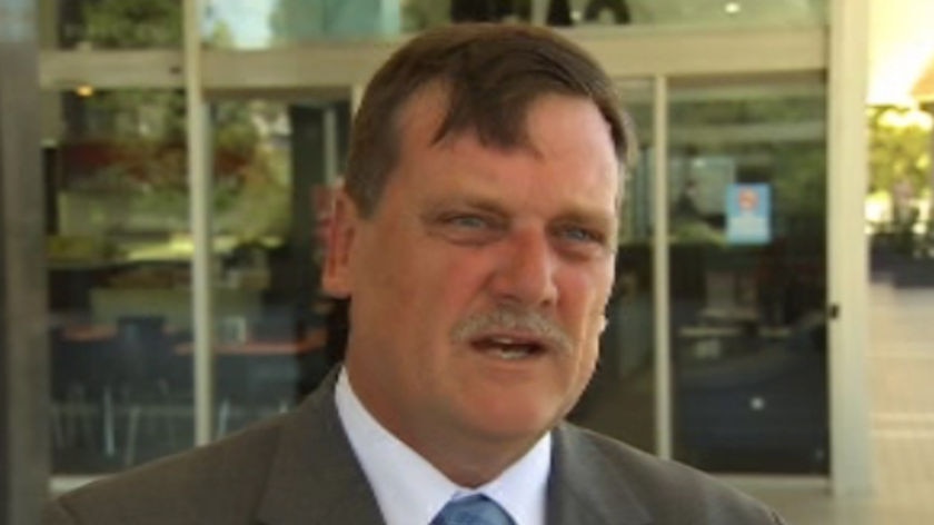 Transport Minister Simon O'Brien says Mandurah businesses can apply for compensation.