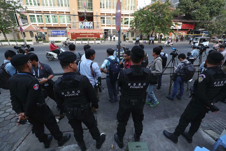 Cambodian military police officers stand guard in front of the Phnom Penh Municipal Court before Kem Sokha's hearing.