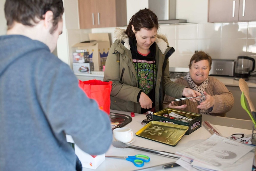 Nicki's mum helps the couple unpack in the kitchen of their home.