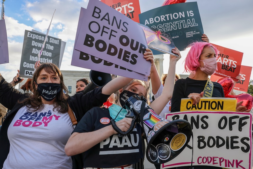 Pro-choice and anti-abortion both demonstrate outside the United States Supreme Court