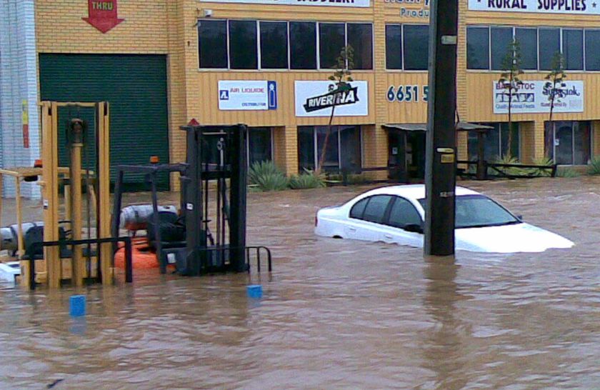 1,700 trapped in NSW flood disaster - ABC News
