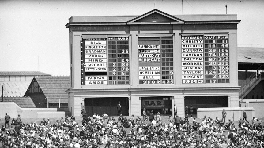 Crowds on the hill in front of the SCG scoreboard in 1930.