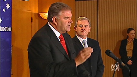 ALP presidency: Simon Crean says he will have no trouble working with Kim Beazley if elected (file photo).
