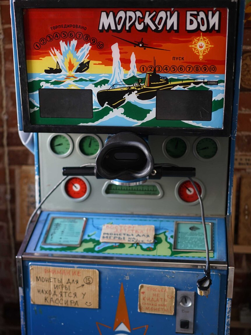 An early Russian slot machine game contains an image of a submarine bombing a war ship
