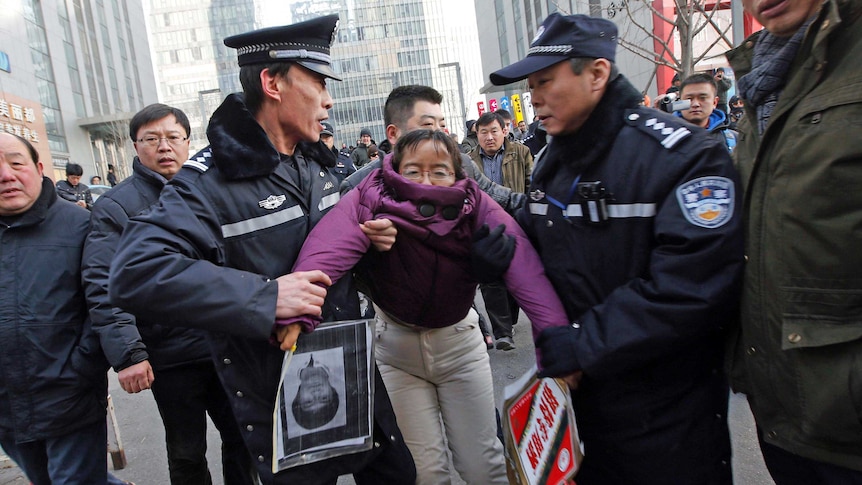 Protester detained by police outside trial of Xu Zhiyong in Beijing