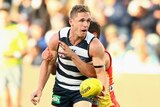 Joel Selwood looks to pass against the Suns