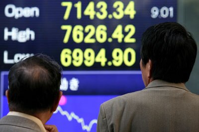 File photo: Nikkei Stocks Fall Below 7000 For The First Time Since 1982  (Getty Images:Kiyoshi Ota)