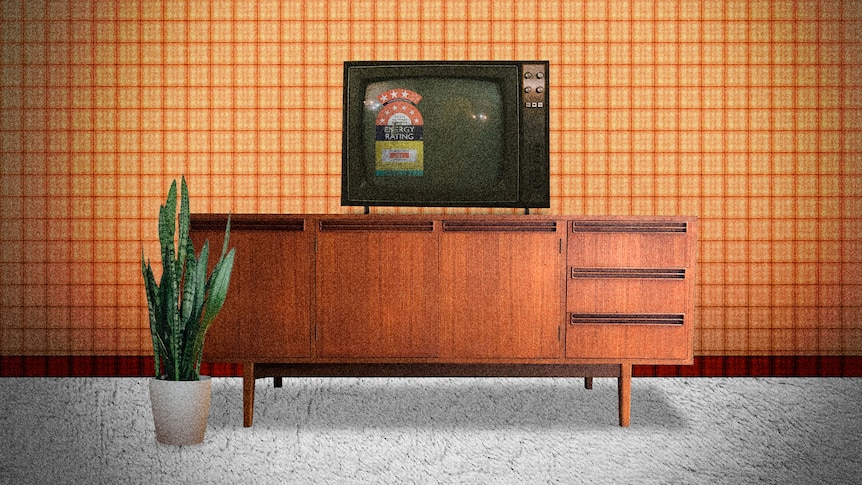 An illustration shows an old TV with an energy rating sticker sitting on a shelf in a living room.